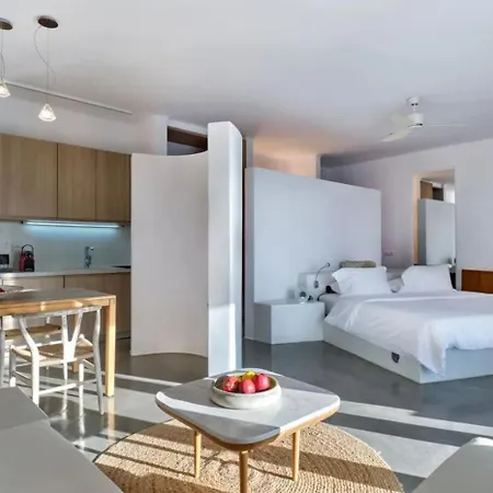 Luxury In Santorini For 10 Guests