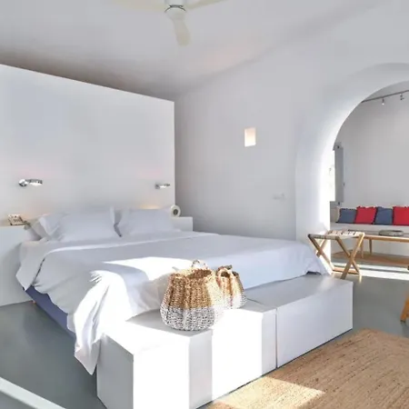 Luxury In Santorini For 10 Guests كارتيرادوس